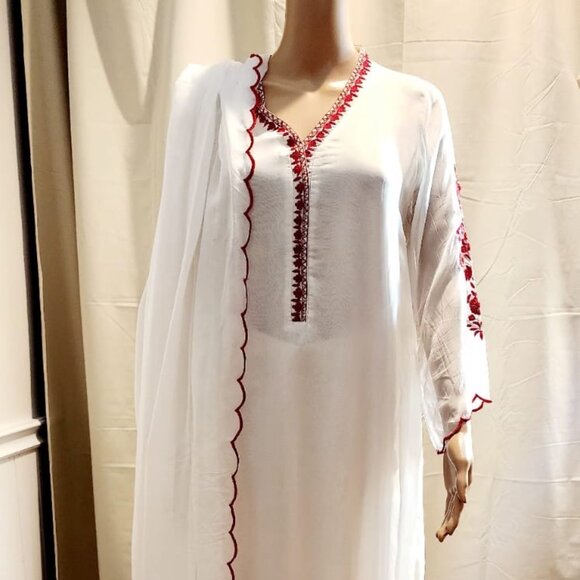 White Kurta / suit with red embroidery - Picture 5 of 5